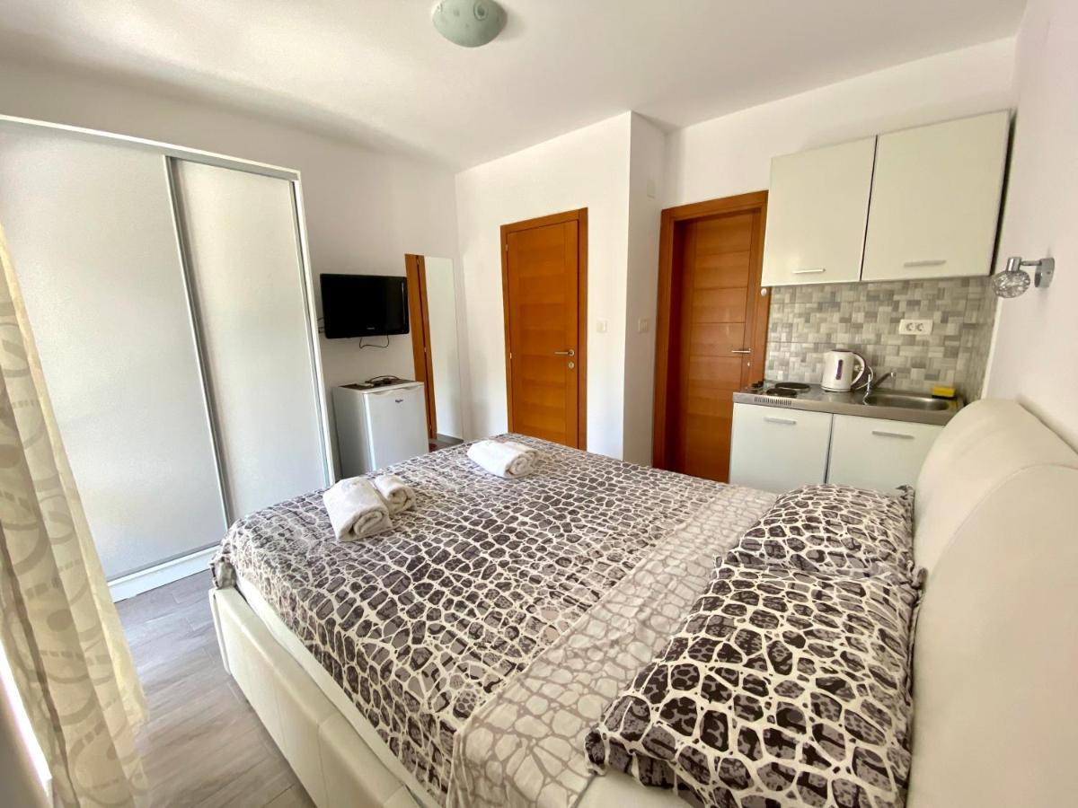 Apartments Popovic Budva Bagian luar foto